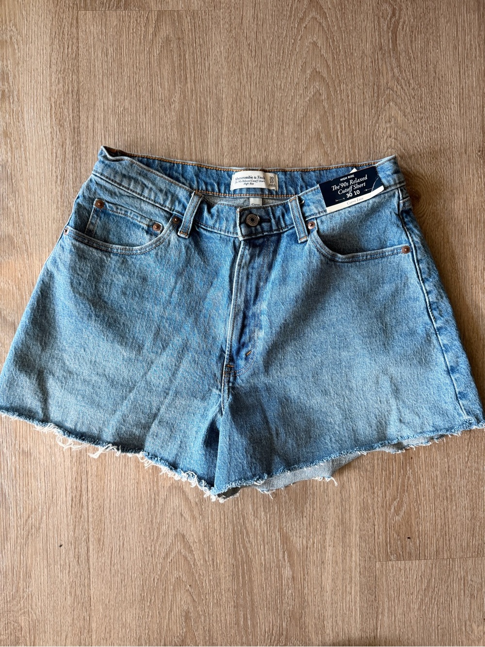 Abercrombie & Fitch The 90’s Relaxed Cuttoff short Curve love